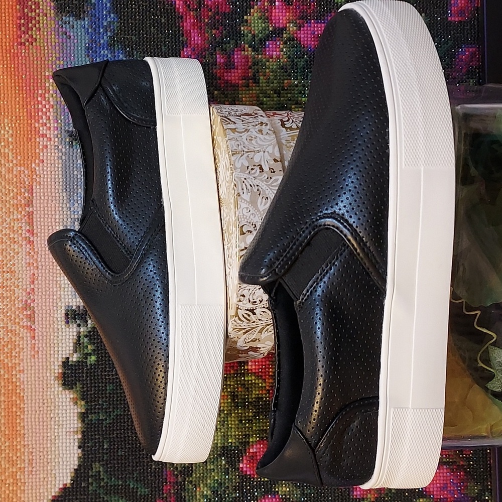 Womens Just Fab Eloise Platform Sneaker